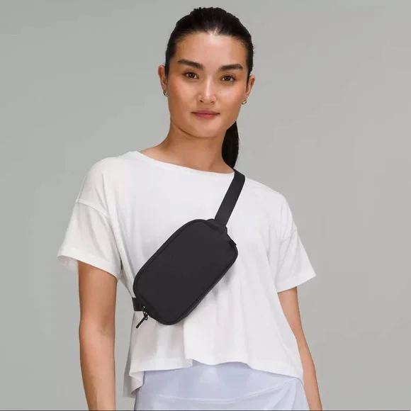 Lululemon Black Mini Belt Bag Crossbody Bag Sling Bag Nwt - Picture 3 of 8